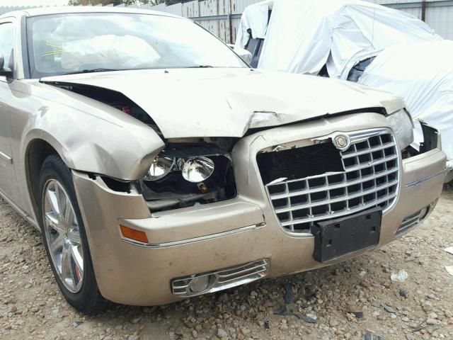 2C3LA53V19H516203 - 2009 CHRYSLER 300 TOURIN GOLD photo 9