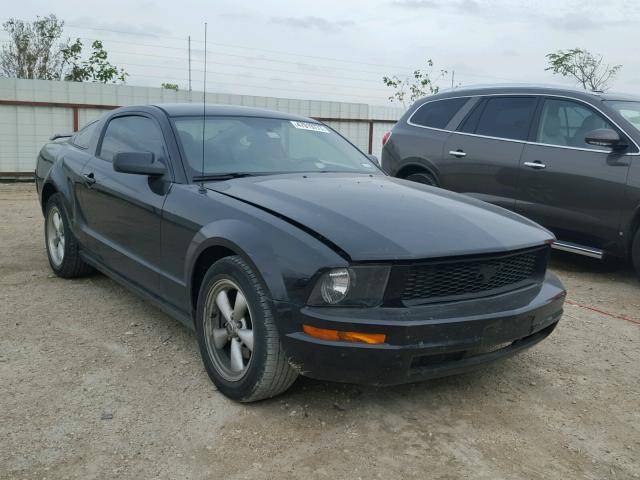 1ZVFT80N565190902 - 2006 FORD MUSTANG BLACK photo 1