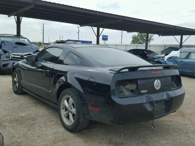 1ZVFT80N565190902 - 2006 FORD MUSTANG BLACK photo 3