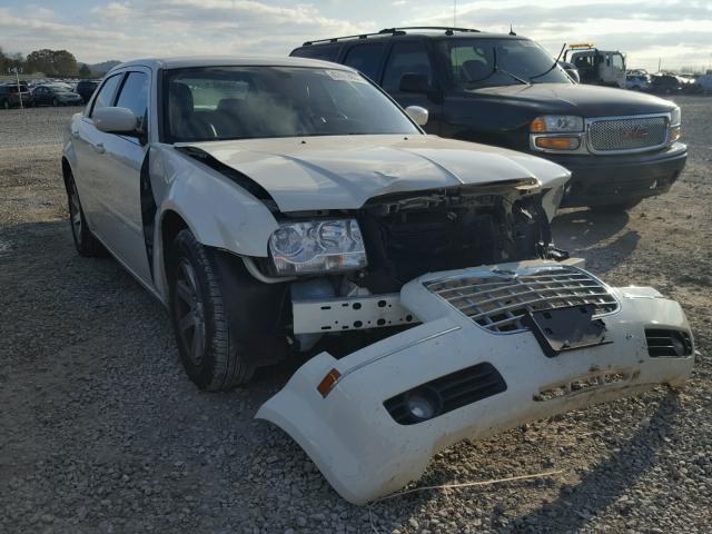 2C3KA53G07H812887 - 2007 CHRYSLER 300 TOURIN WHITE photo 1