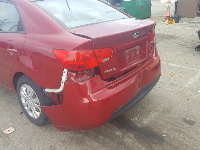 KNAFU4A29A5854508 - 2010 KIA FORTE EX RED photo 9