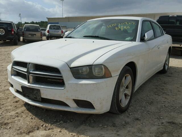 2C3CDXBG8EH191601 - 2014 DODGE CHARGER SE WHITE photo 2