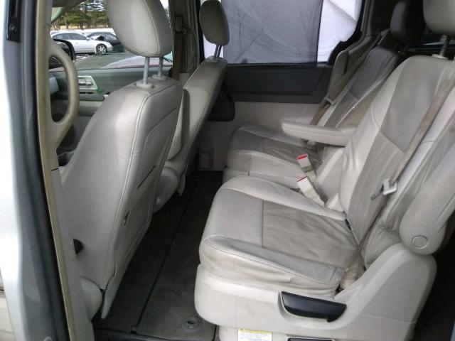 2A8HR54P38R143760 - 2008 CHRYSLER TOWN & COU SILVER photo 6