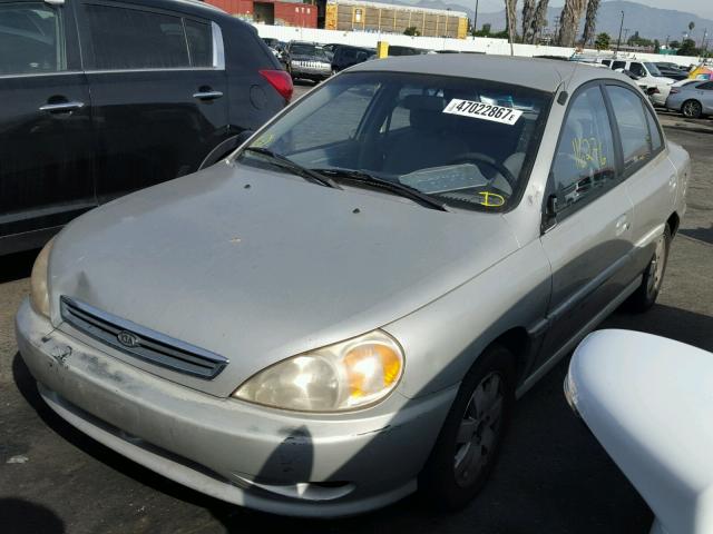 KNADC123426173023 - 2002 KIA RIO SILVER photo 2