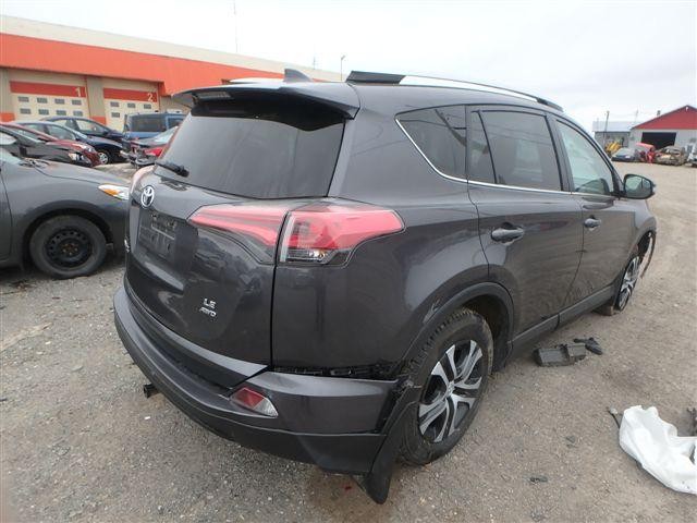 2T3BFREV1GW465117 - 2016 TOYOTA RAV4 LE GRAY photo 4