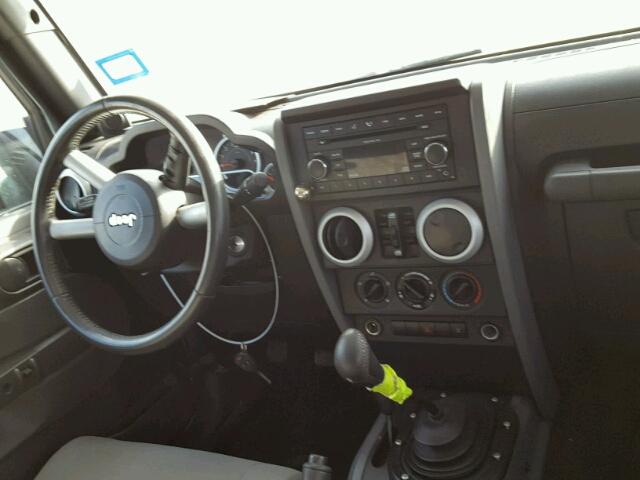 1J4GA59188L604095 - 2008 JEEP WRANGLER U GRAY photo 9