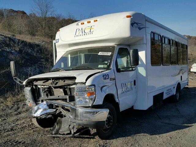 1FDFE4FS0DDA06046 - 2013 FORD ECONOLINE WHITE photo 2