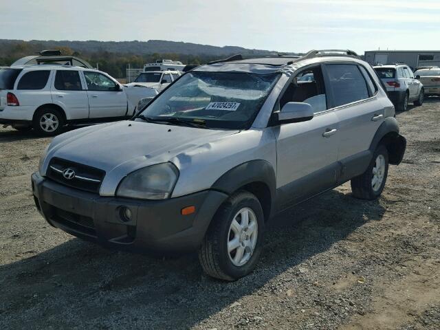 KM8JN12D95U042612 - 2005 HYUNDAI TUCSON GLS SILVER photo 2