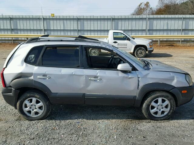 KM8JN12D95U042612 - 2005 HYUNDAI TUCSON GLS SILVER photo 9