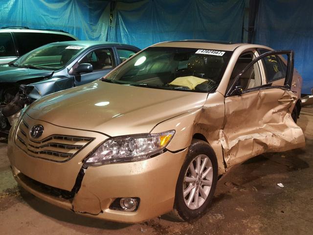 4T4BF3EK7AR077026 - 2010 TOYOTA CAMRY BASE GOLD photo 2