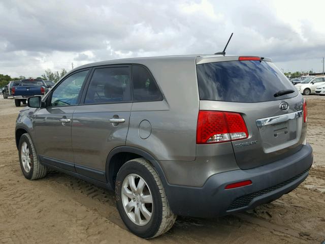 5XYKT3A10BG092992 - 2011 KIA SORENTO BA GRAY photo 3