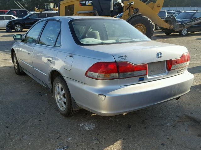 1HGCG56742A002066 - 2002 HONDA ACCORD SE SILVER photo 3