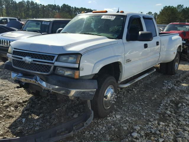 1GCJC33275F953173 - 2005 CHEVROLET SILVERADO WHITE photo 2