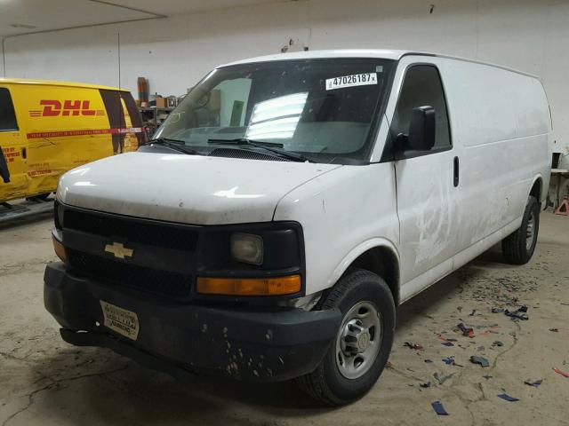 1GCWGGBA9C1101427 - 2012 CHEVROLET EXPRESS G2 WHITE photo 2