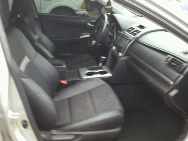 4T1BF1FK6DU237639 - 2013 TOYOTA CAMRY L 银色 照片 5