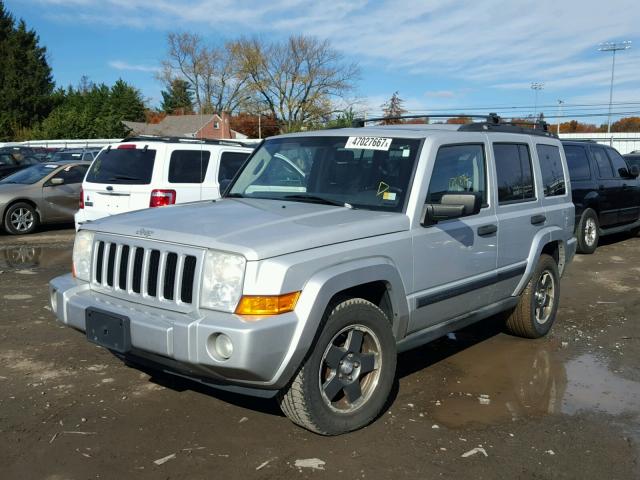 1J8HG48K86C209322 - 2006 JEEP COMMANDER SILVER photo 2