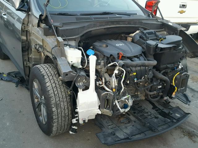 5XYZU3LB7GG336002 - 2016 HYUNDAI SANTA FE S 灰色 照片 9