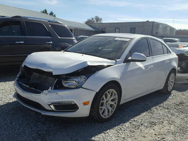 1G1P75SZ3F7212693 - 2015 CHEVROLET CRUZE WHITE photo 2