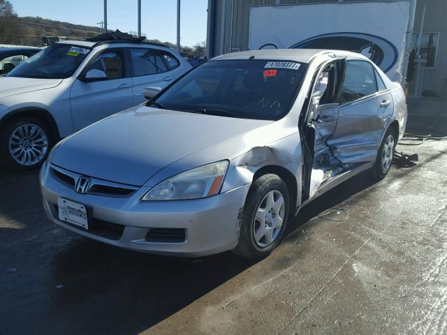 3HGCM56487G700042 - 2007 HONDA ACCORD LX SILVER photo 2