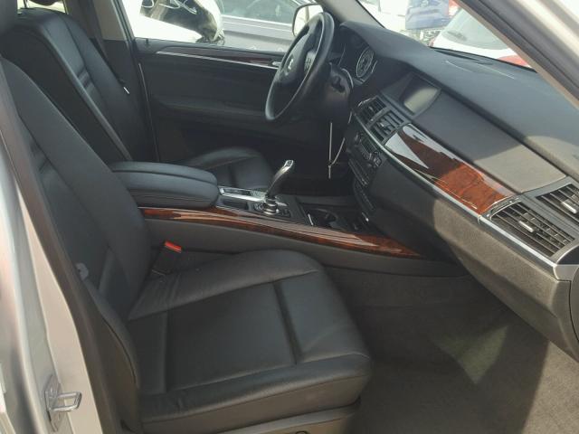 5UXZV4C53D0E10970 - 2013 BMW X5 XDRIVE3 Күміс фото 5