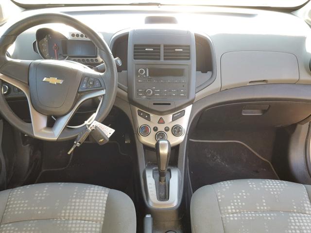 1G1JA5SH1D4195681 - 2013 CHEVROLET SONIC LS 银色 照片 9