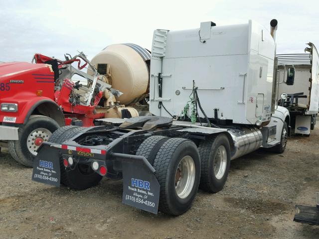 1XPHD49X4AD110685 - 2010 PETERBILT 386 WHITE photo 4