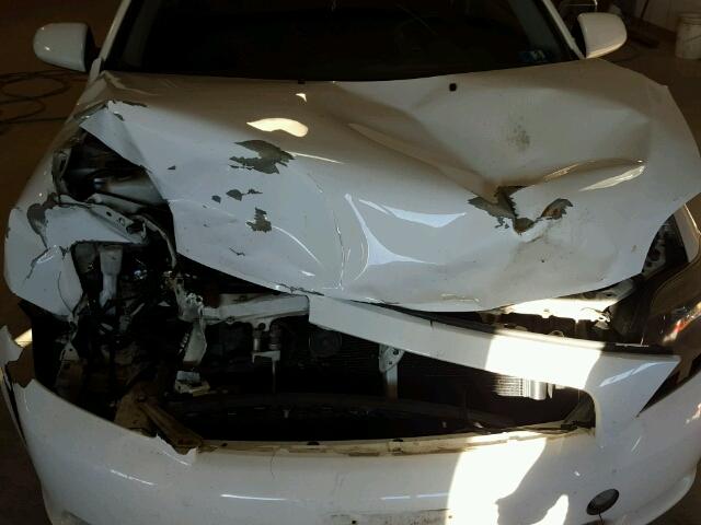 JTKDE167960111340 - 2006 SCION TC WHITE photo 7