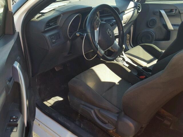 JTKJF5C78C3042288 - 2012 TOYOTA SCION TC 白色 照片 9