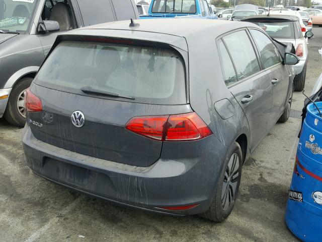 WVWKP7AU2GW914143 - 2016 VOLKSWAGEN E-GOLF SE GRAY photo 4