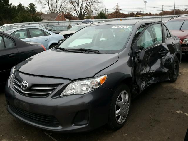 2T1BU4EEXDC002326 - 2013 TOYOTA COROLLA BA GRAY photo 2