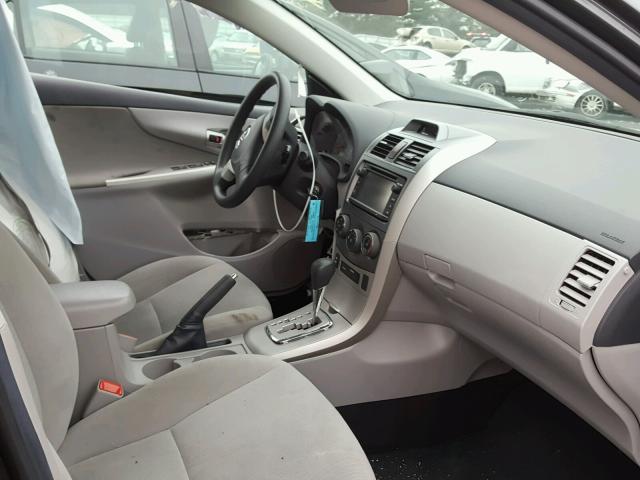 2T1BU4EEXDC002326 - 2013 TOYOTA COROLLA BA GRAY photo 5