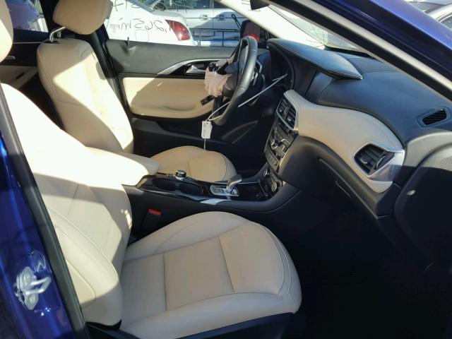 SJKCH5CR9HA016472 - 2017 INFINITI QX30 BASE BLUE photo 5