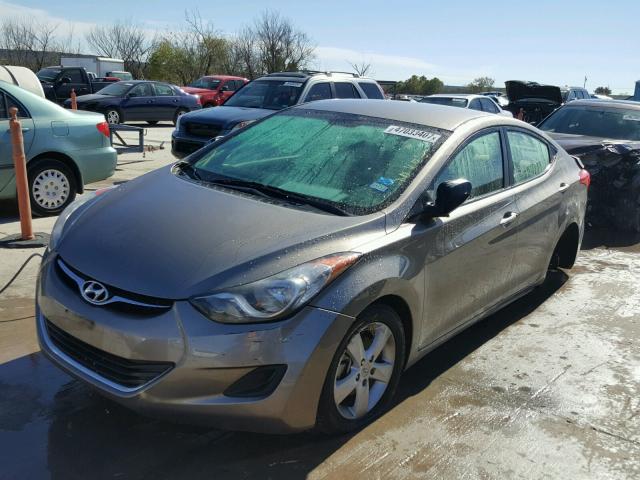 5NPDH4AE5DH369859 - 2013 HYUNDAI ELANTRA GL GRAY photo 2