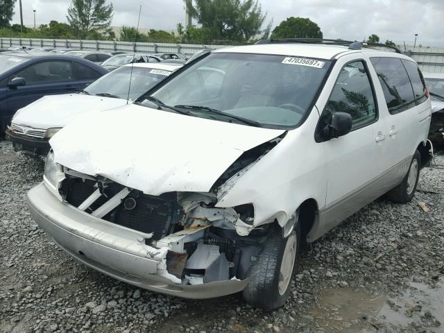 4T3ZF13C6YU296912 - 2000 TOYOTA SIENNA LE WHITE photo 2