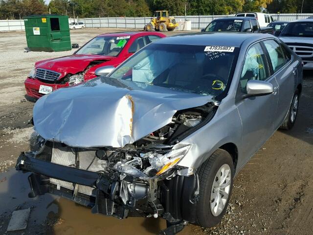 4T1BF1FKXHU277616 - 2017 TOYOTA CAMRY LE SILVER photo 2