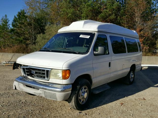 1FBSS31L13HB37603 - 2003 FORD ECONOLINE WHITE photo 2