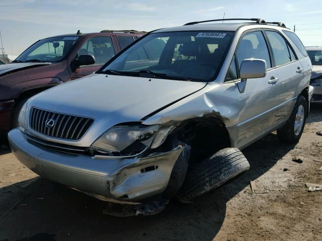 JT6HF10U2Y0115048 - 2000 LEXUS RX 300 SILVER photo 2