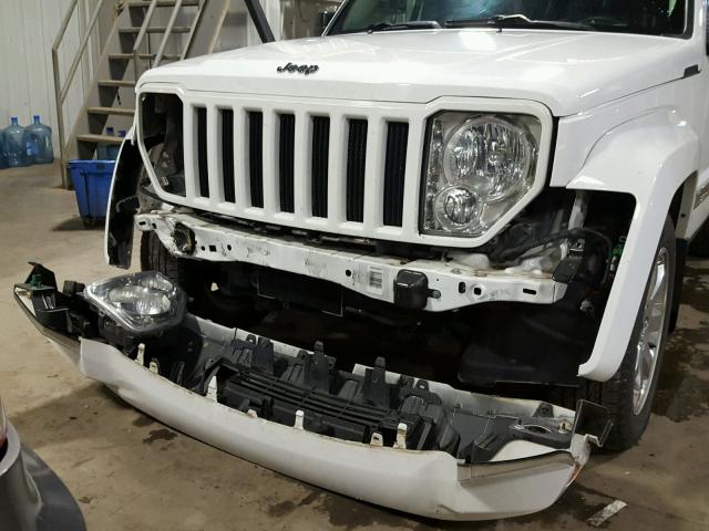 1C4PJMAK6CW175244 - 2012 JEEP LIBERTY SP WHITE photo 9