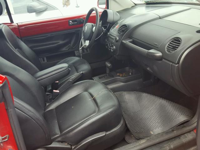 3VWRF31Y86M312002 - 2006 VOLKSWAGEN NEW BEETLE 红色 照片 5