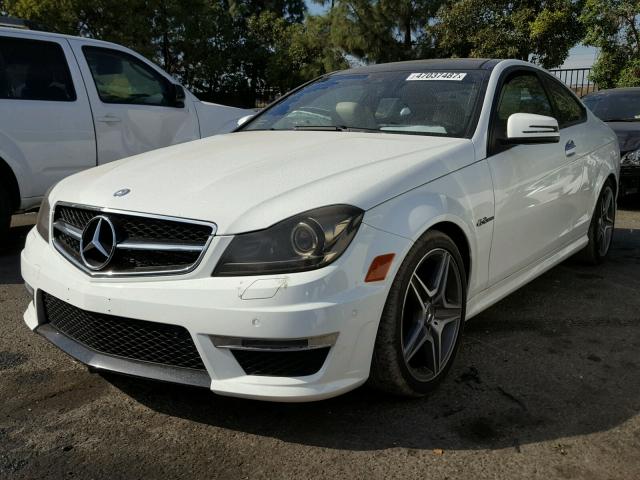 WDDGJ7HBXDG035853 - 2013 MERCEDES-BENZ C 63 AMG WHITE photo 2