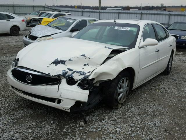 2G4WD532851220339 - 2005 BUICK LACROSSE C WHITE photo 2