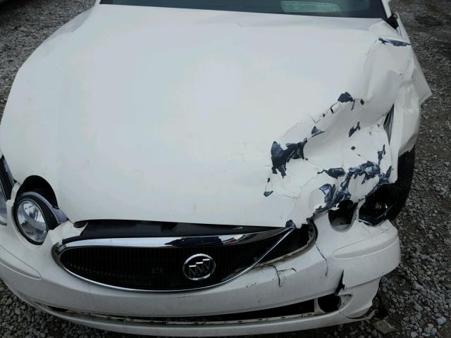2G4WD532851220339 - 2005 BUICK LACROSSE C WHITE photo 7