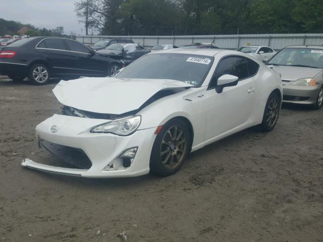 JF1ZNAA17D1719628 - 2013 TOYOTA SCION FR-S WHITE photo 2