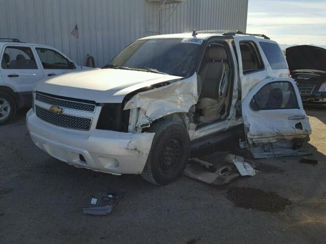 1GNSKCE06DR268296 - 2013 CHEVROLET TAHOE WHITE photo 2