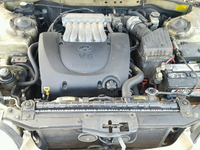 KMHWF35H32A703805 - 2002 HYUNDAI SONATA GLS GOLD photo 7