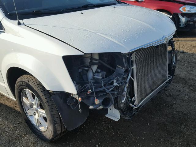 2A8HR54P98R713888 - 2008 CHRYSLER TOWN & COU WHITE photo 10