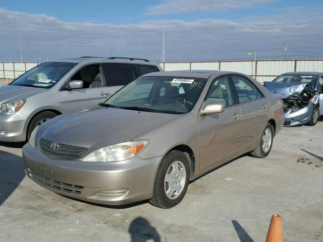 4T1BF30K43U543886 - 2003 TOYOTA CAMRY LE GOLD photo 2