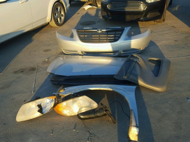 1A4GP45R26B681178 - 2006 CHRYSLER TOWN & COU BLUE photo 9