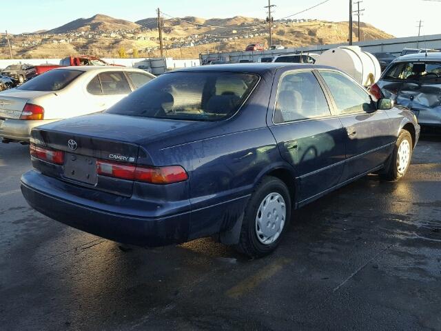 4T1BG22K7VU808758 - 1997 TOYOTA CAMRY CE BLUE photo 4