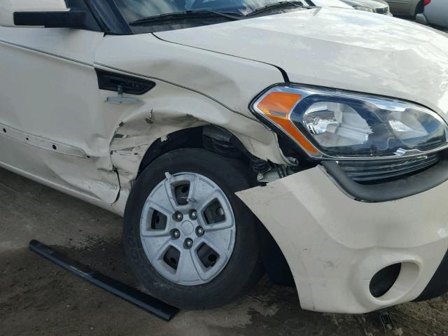 KNDJT2A57D7530352 - 2013 KIA SOUL WHITE photo 9